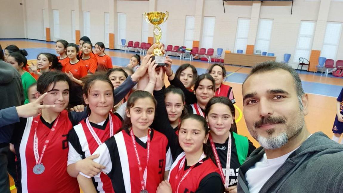 Yıldız Kızlar Futsal Takımımız Finalde